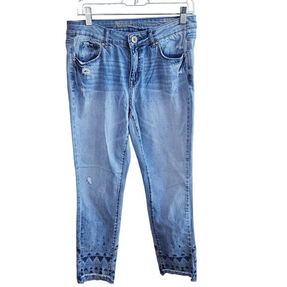 Womens Natural Reflections Vintage Reunion Embroidered Cropped Jeans Size 8 - Picture 1 of 11